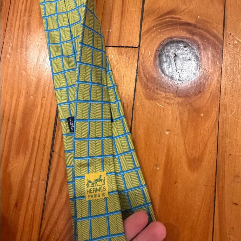 Mens 100% authentic hermes tie! Bundle on all for a deal! NWOT